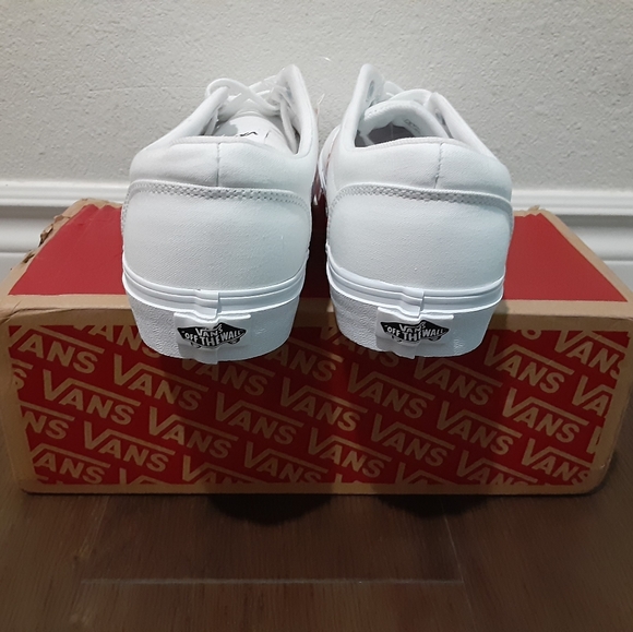 Vans - Picture 3 of 4